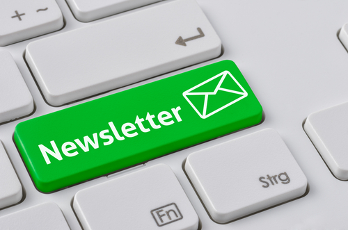 Tastatur mit einer grünen Taste für den Newsletter